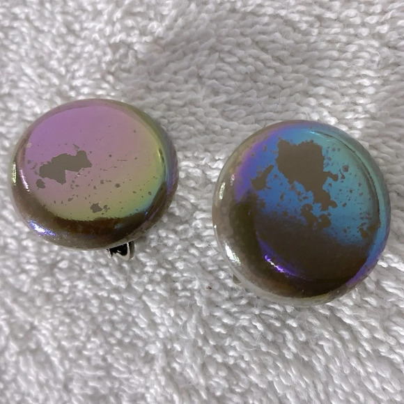 Vintage  Taupe Plastic Circle W Iridescent Coating Clip On Earrings - Picture 1 of 10